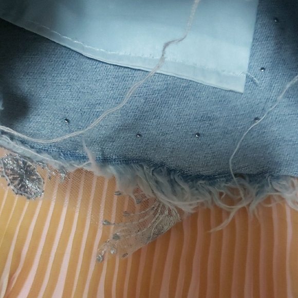 Embellished Floral Denim Shorts - Picture 7 of 10